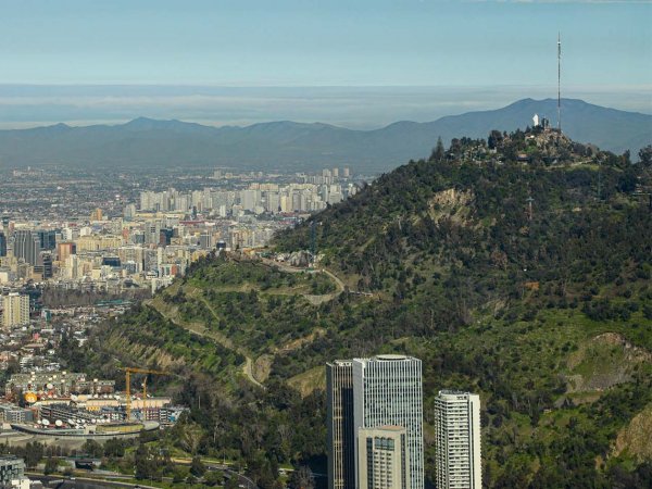 Ministra Maisa Rojas presentando el balance del Plan de Descontaminación Atmosférica 2024 en el Sky Costanera.