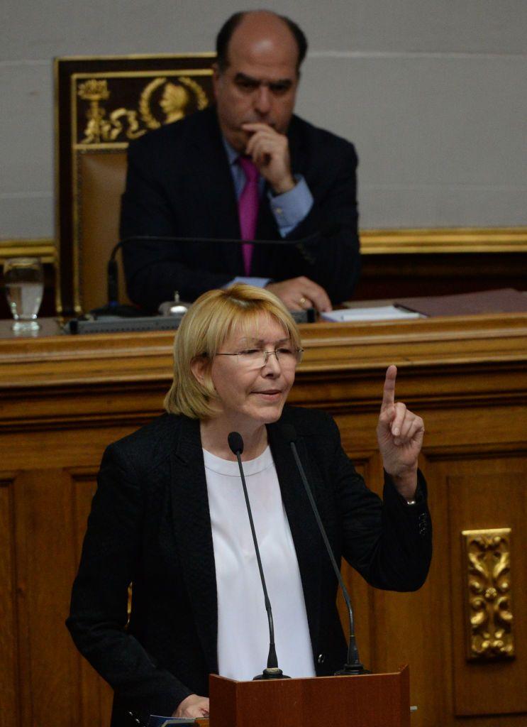 Ortega Díaz en la Asamblea Nacional y Borges detrás de ella desde la silla de la Presidencia del Parlamento, en 2017