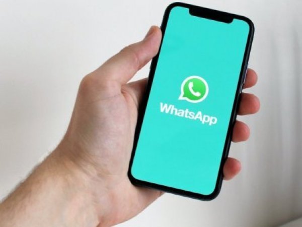 Imagen de archivo mostrando un teléfono con el ícono de WhatsApp