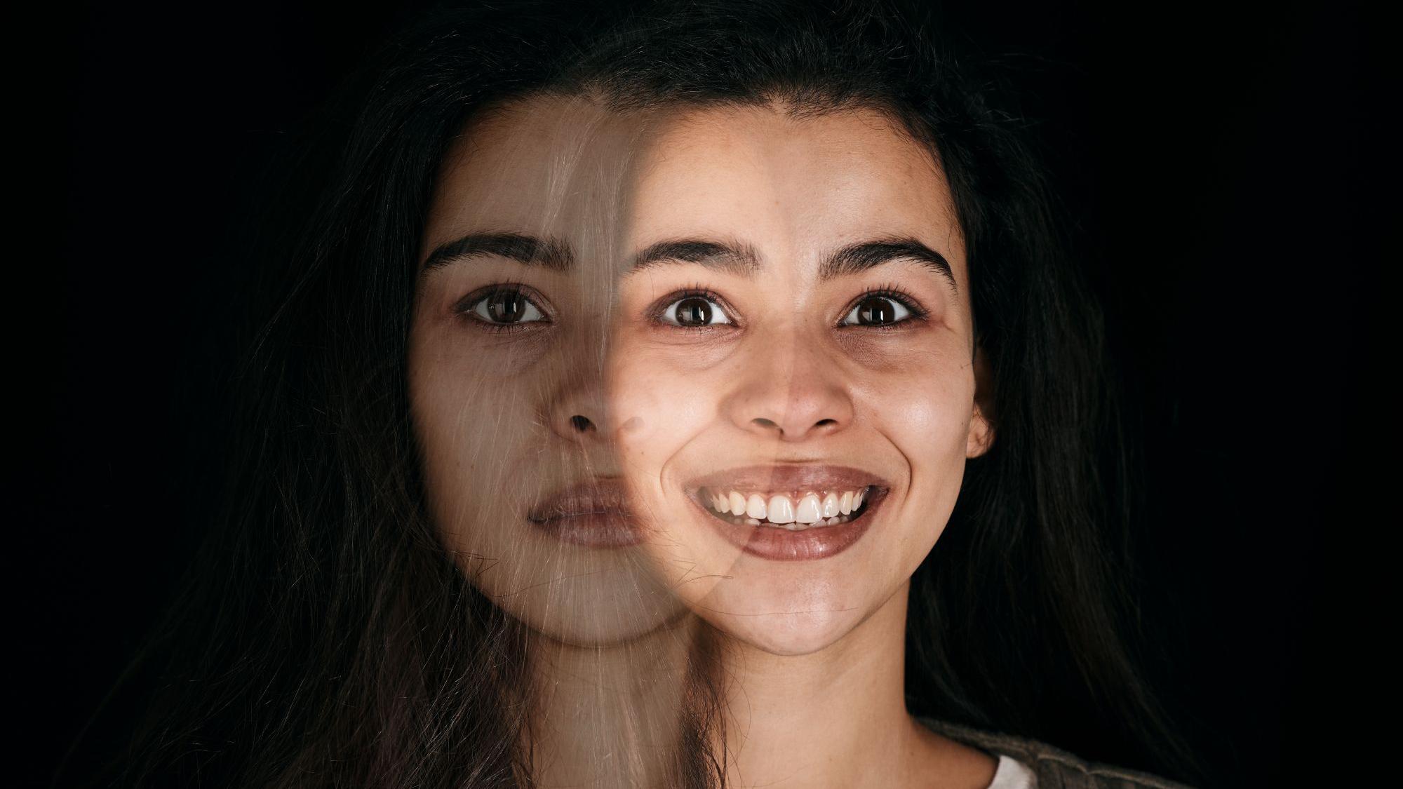 Una doble imagen de una mujer seria y sonriente