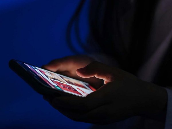 Imágenes representativas de tecnologías de la información que mejoran la comunicación y el aprendizaje.