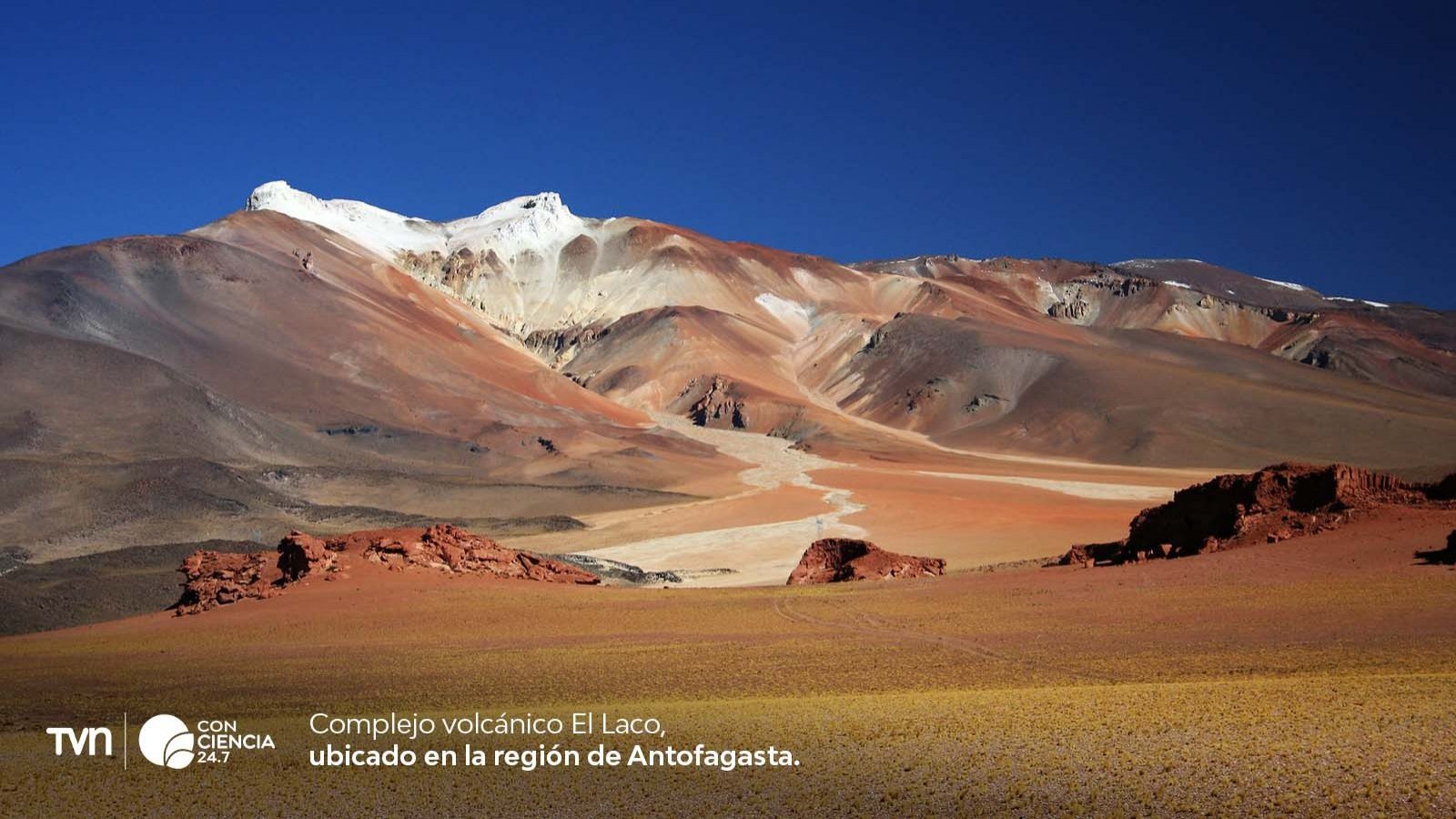 Vista panorámica de Las Lavas de Hierro de El Laco, patrimonio geológico de Chile.