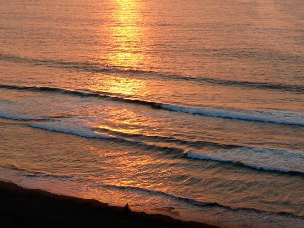 Investigadores de la PUCV instalan arrecifes artificiales en Maitencillo para controlar la erosión costera.