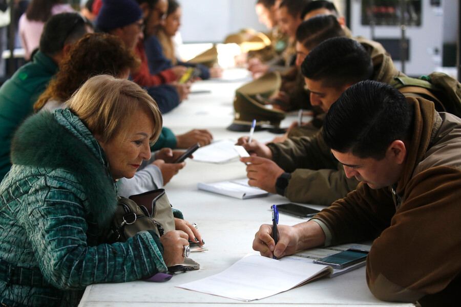 Carabineros en día de elecciones