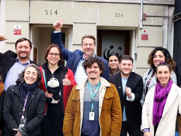 La comuna de Peñalolén recibiendo el premio All Stars de WWF por su liderazgo en acción climática.