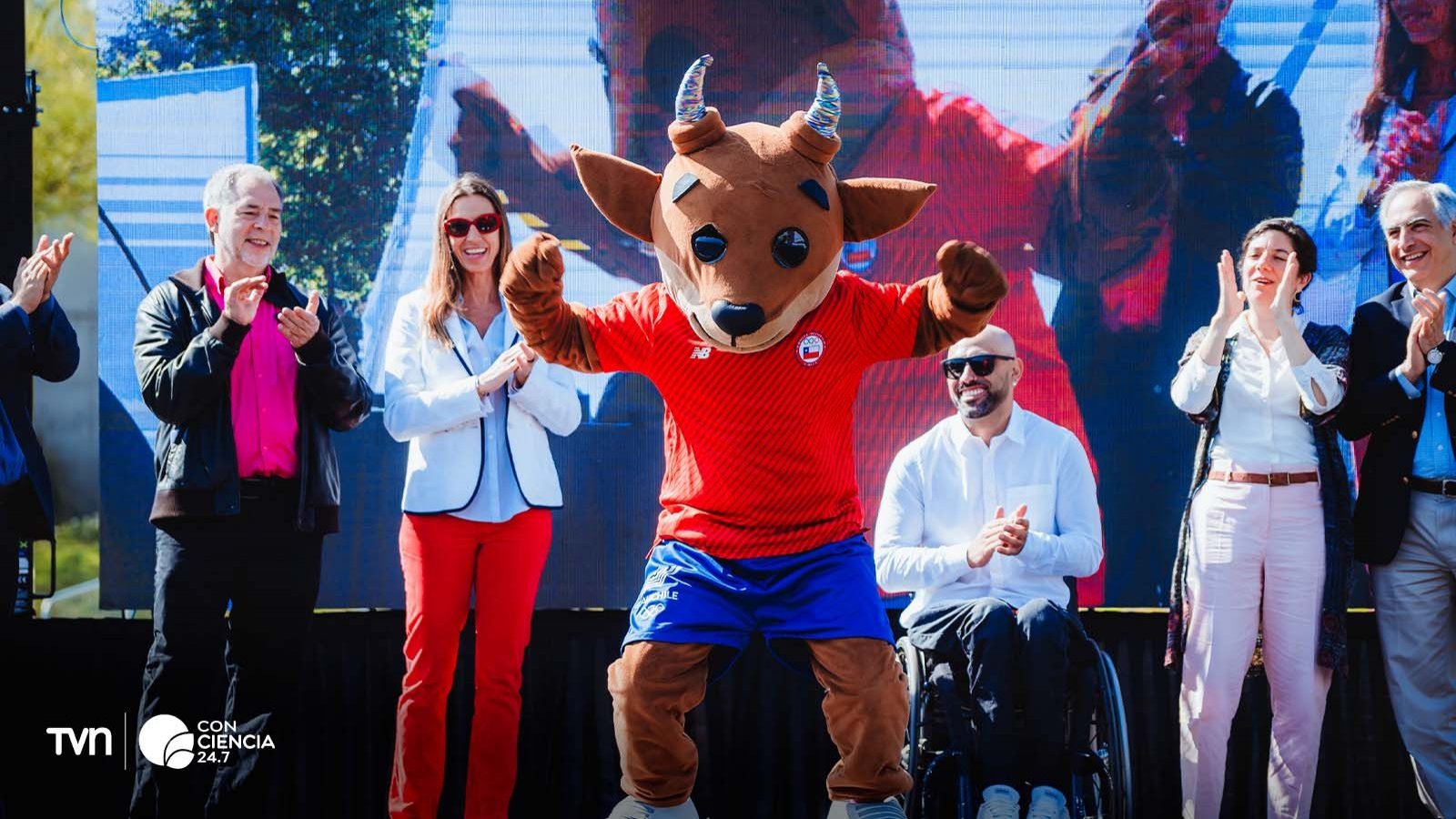 Niños participando en actividades deportivas y científicas durante Futuristas 2024 en el MIM.