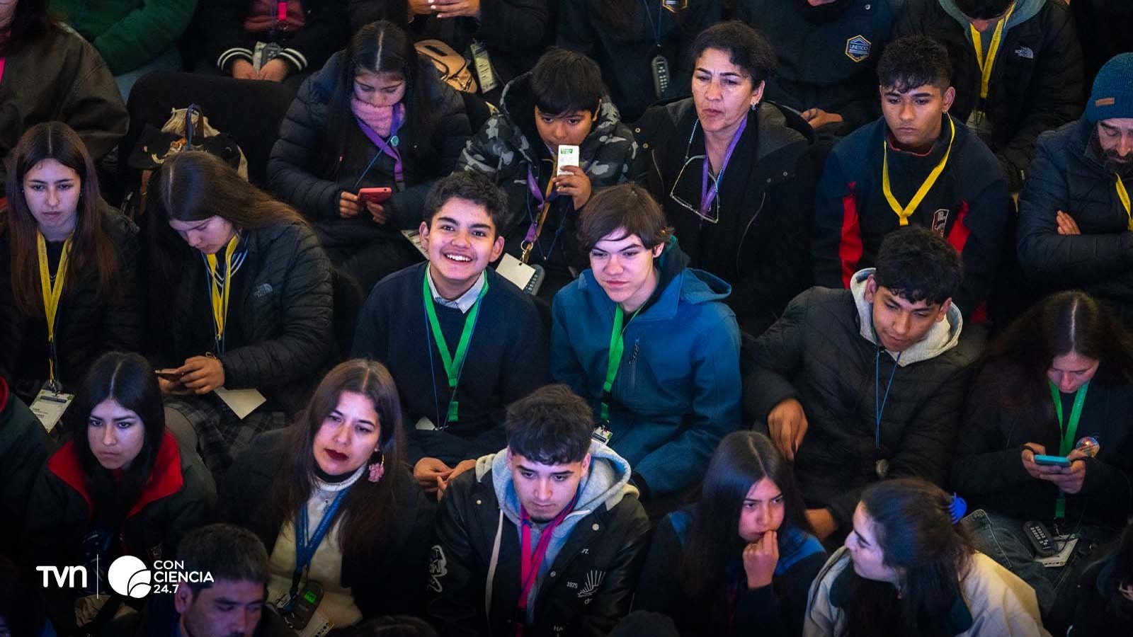 Estudiantes participando en actividades científicas como parte del Programa Explora del Ministerio de Ciencia.