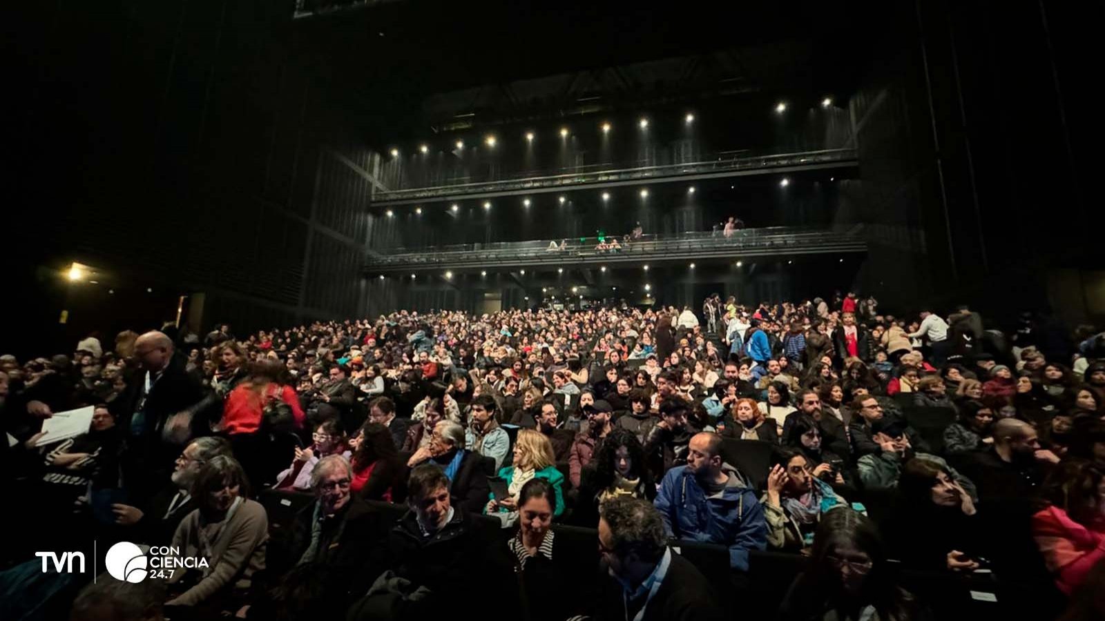 Imagen del público asistiendo al Festival Puerto de Ideas.