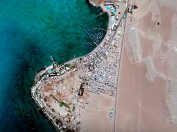 Vista aérea de la base aérea El Pato en Talara, futura sede del puerto espacial más grande de Sudamérica.