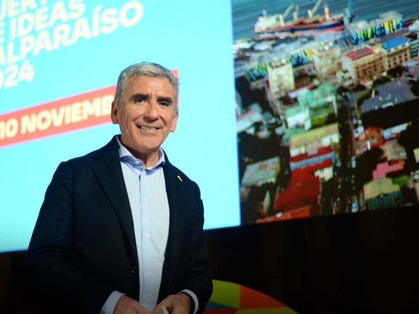 Carlos Peña reflexiona sobre el valor de las humanidades en el Festival Puerto de Ideas Valparaíso 2024.