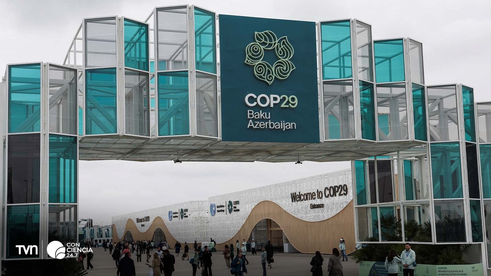 Vista del Estadio de Bakú, sede de la COP29, con líderes globales debatiendo sobre financiamiento climático.