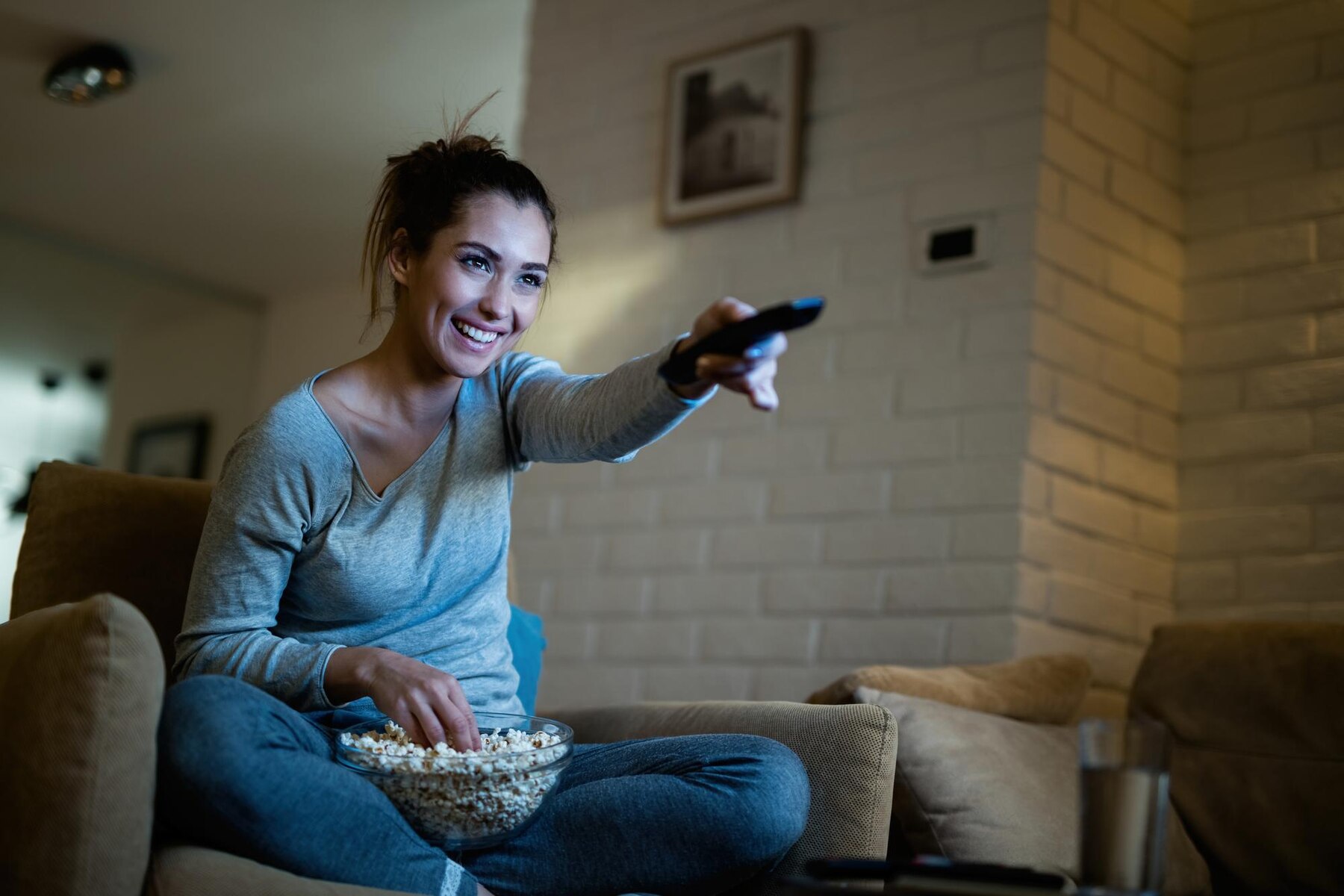 Mujer viendo televisión