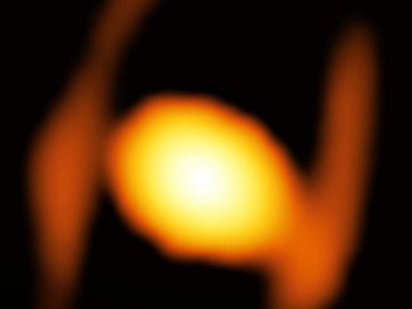 Imagen detallada de la supergigante roja WOH G64 captada desde el desierto de Atacama.