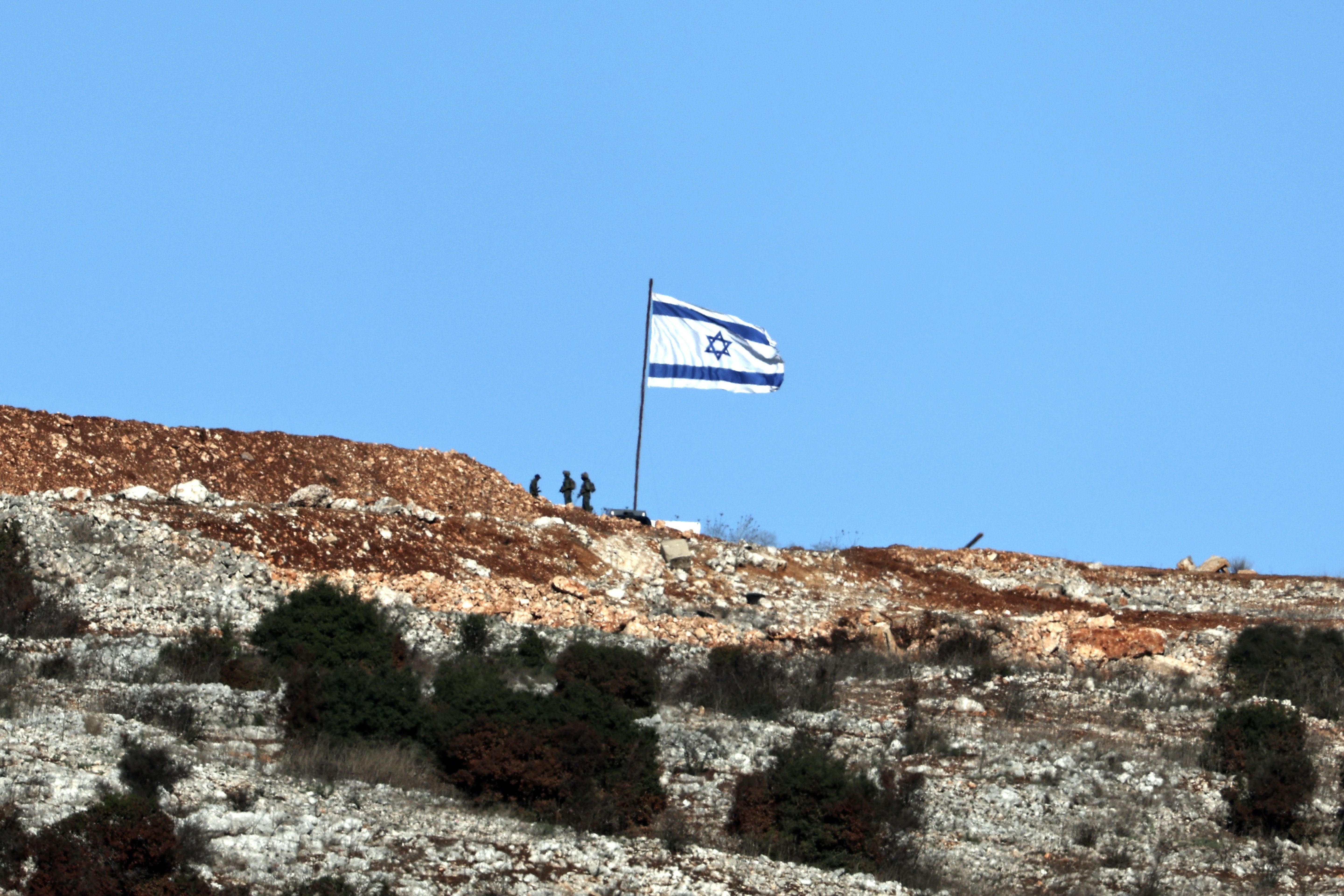 Soldados en el lado israelí de la frontera con el sur de Líbano.