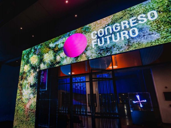 Congreso Futuro 2025: asistentes participando en charlas y talleres sobre el futuro de la humanidad.