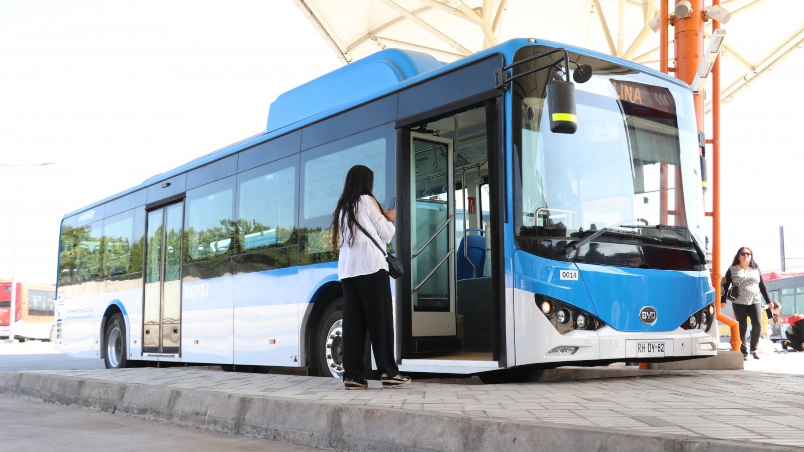 Nuevos buses eléctricos en Colina