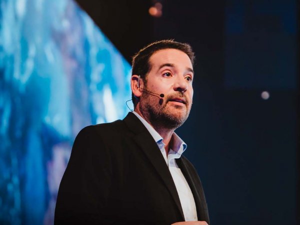 Pablo Garcia-Chevesich hablando sobre la crisis hídrica en Chile en el Congreso Futuro 2025.