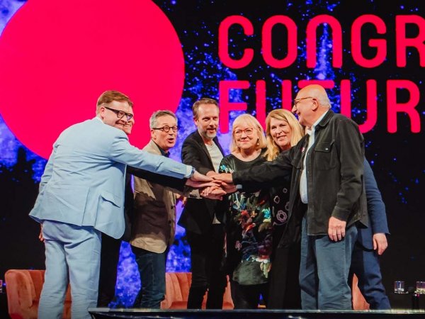 Panel de filósofos en la Primera Cumbre de Congreso Futuro, explorando el impacto de la tecnología en la humanidad.