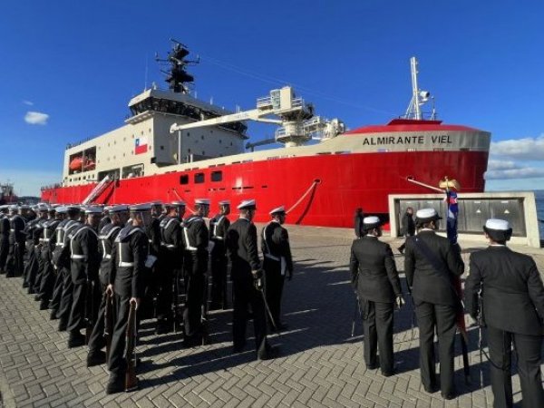 Rompehielos Almirante Viel