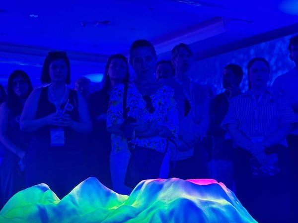 Representación de las cordilleras submarinas de Salas y Gómez y Nazca, destacando su biodiversidad.