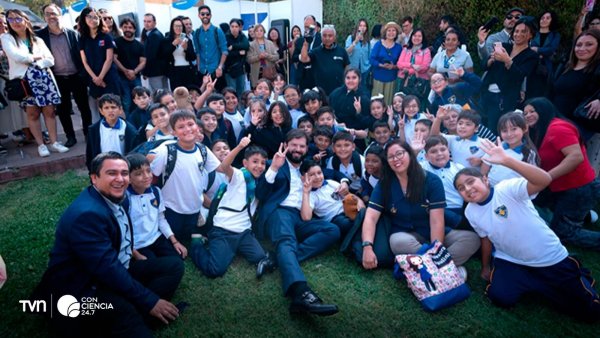 Presidente Gabriel Boric inaugurando curso sobre inteligencia artificial para futuros profesores en la UMCE.