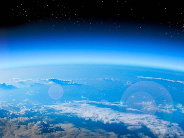 Vista satelital mostrando la recuperación de la capa de ozono sobre la Antártica.