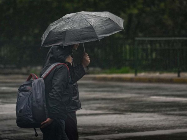 Vista satelital mostrando un río atmosférico afectando las costas de Chile.