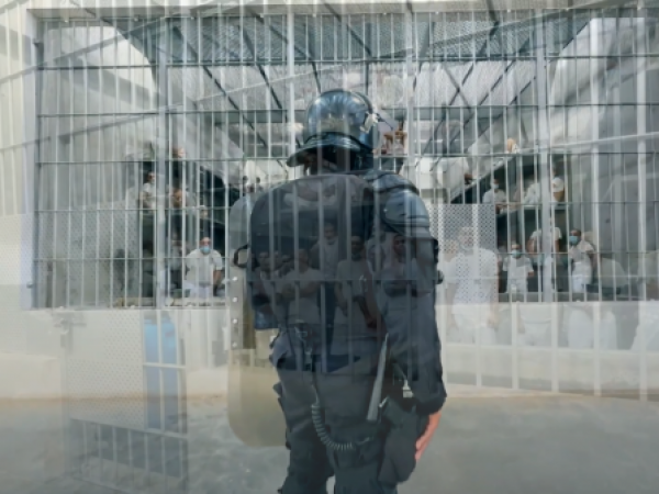 La megacárcel de Bukele por dentro: desde los privilegios a la mano dura contra las pandillas