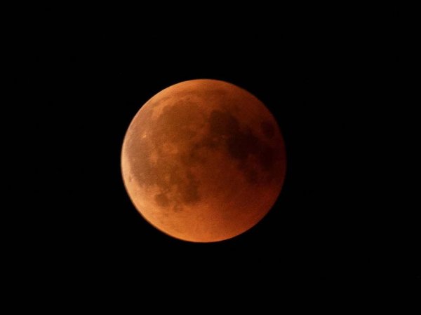 Observatorio Foster en Cerro San Cristóbal listo para observar el eclipse lunar total y la Luna de Sangre.