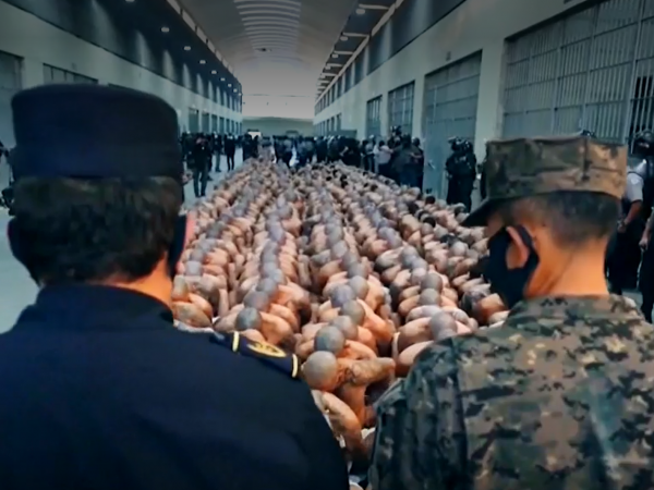 La megacárcel de Bukele por dentro