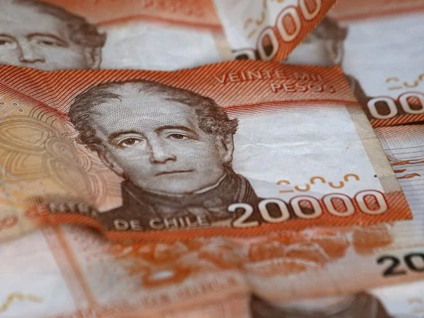 Bonos sin cobrar en abril 2025. Billetes. Dinero