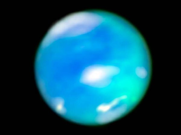 Imagen capturada por el telescopio James Webb que muestra una aurora en Neptuno por primera vez.