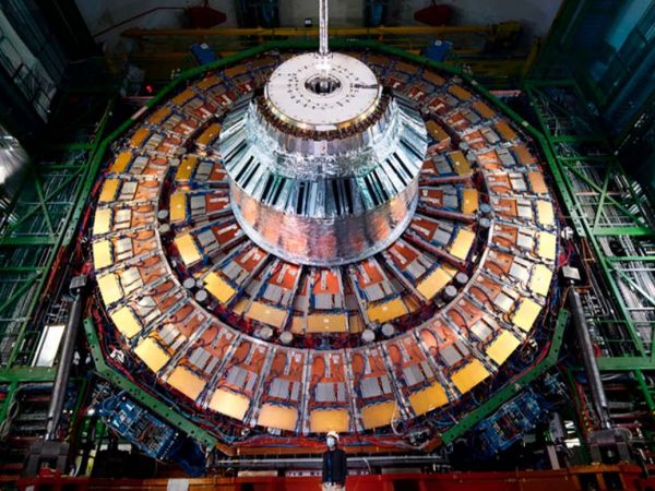 Autoridades chilenas celebran la incorporación al CERN como Estado Miembro Asociado.