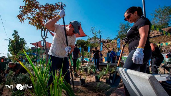 Inauguración del Refugio Climático de Cerrillos, con espacios verdes y mobiliario diseñado para mitigar el calor extremo.