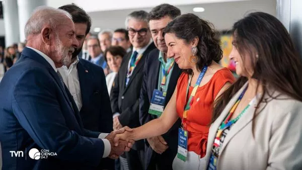 Ministra Aisén Etcheverry y ministra Luciana Santos tras firmar acuerdo para sumar a Brasil a Latam GPT en Brasilia.