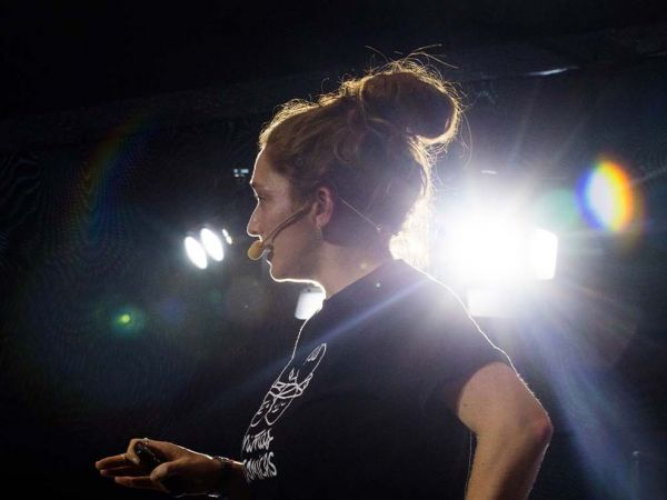 Francisca Garay en su charla en Puerto de Ideas Antofagasta 2025.