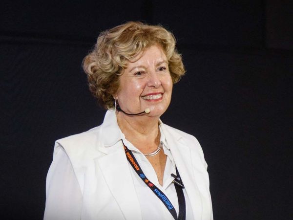 Mónica Rubio en su charla sobre la formación de estrellas en Puerto de Ideas Antofagasta 2025.