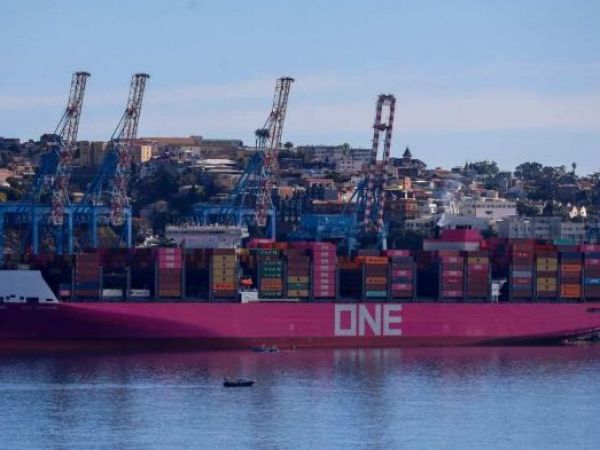 Barco con containers