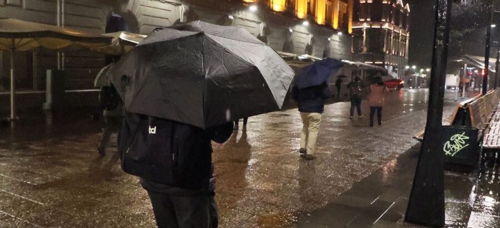 A qué hora deja de llover en Santiago. Lluvia en Santiago