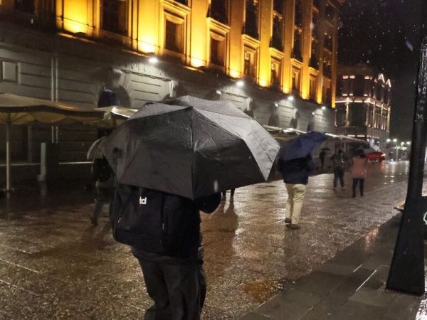 A qué hora deja de llover en Santiago. Lluvia en Santiago