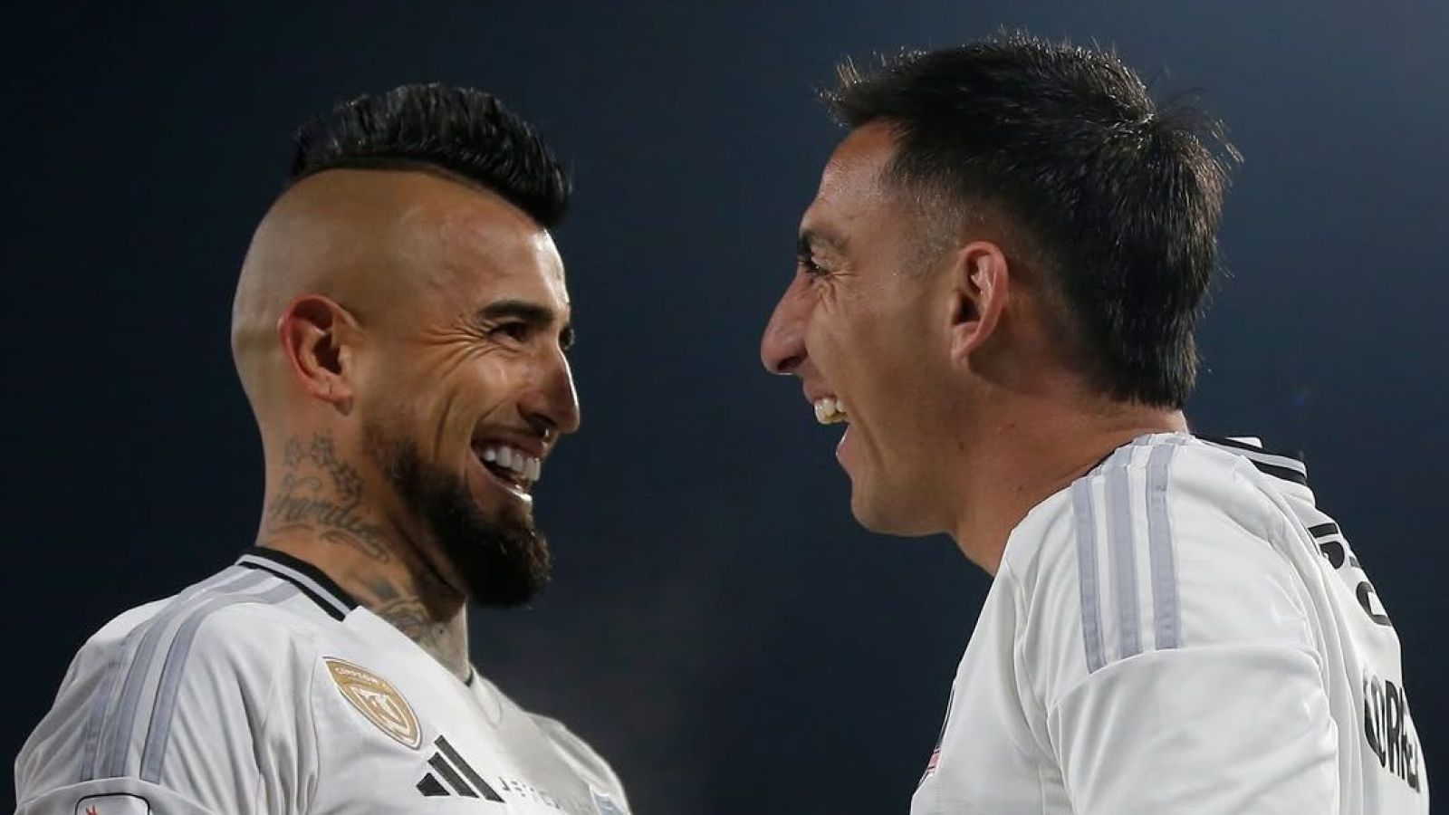 Arturo Vidal regaló hamburguesas a sus compañeros tras goleada de Colo Colo