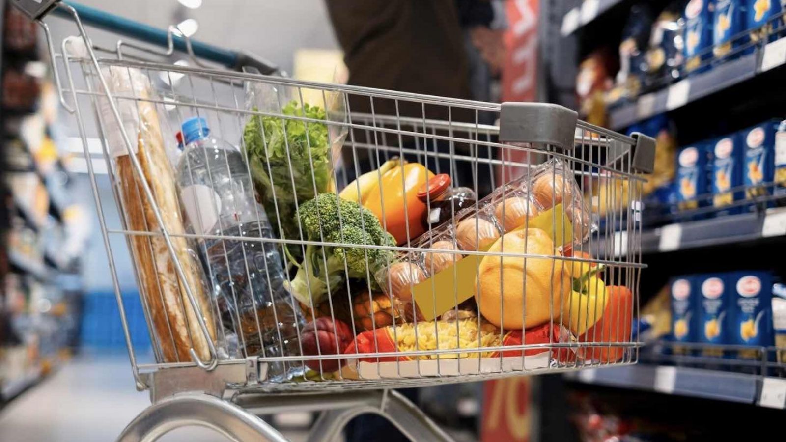 Carro de supermercado. Horarios supermercados feriado 20 de junio