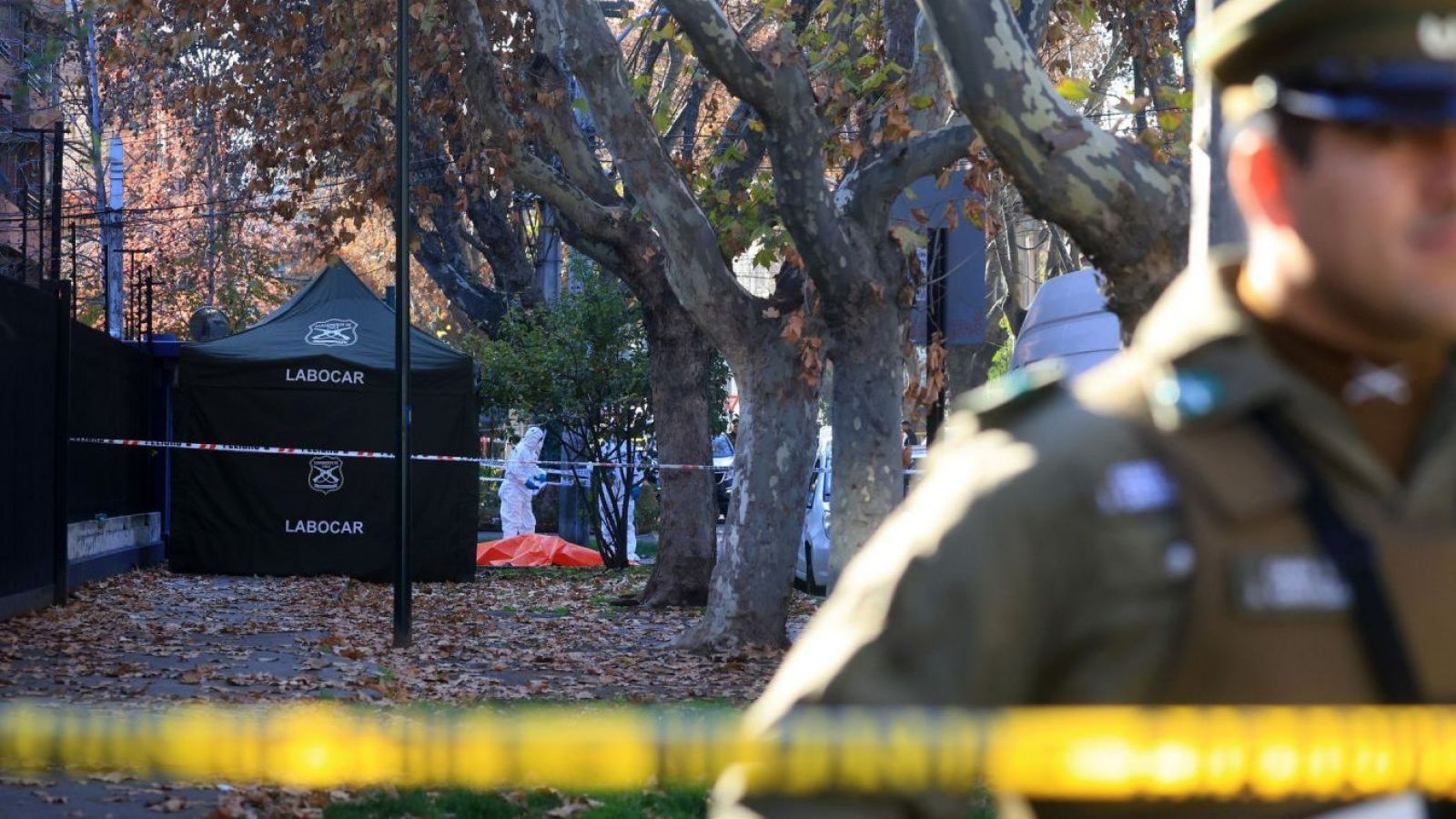Fachada de edificio donde fue asesinado un hombre en Ñuñoa