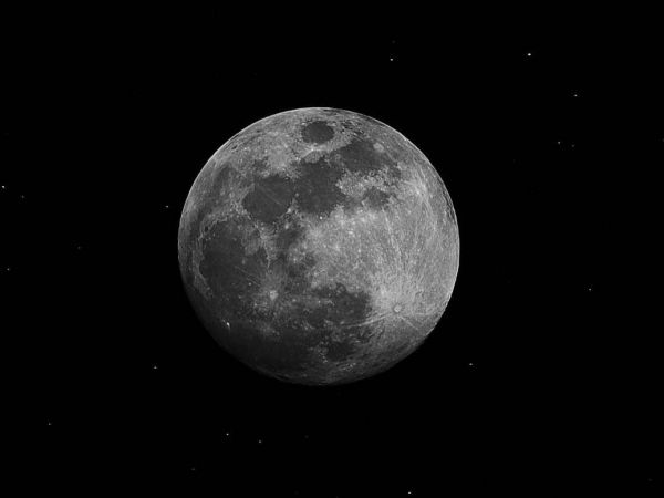 Fotografía de la Luna y su lado oscuro.