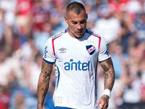 Eduardo Vargas reaccionó a supuesto rechazo a oferta de la U