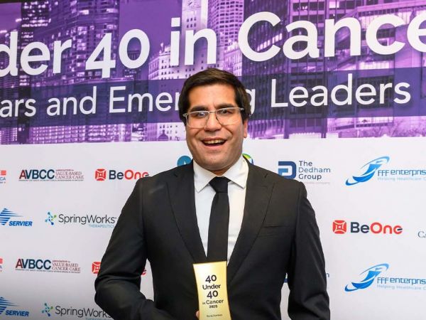 El Dr. Suraj Samtani, oncólogo chileno premiado por su liderazgo internacional en tratamiento del cáncer.