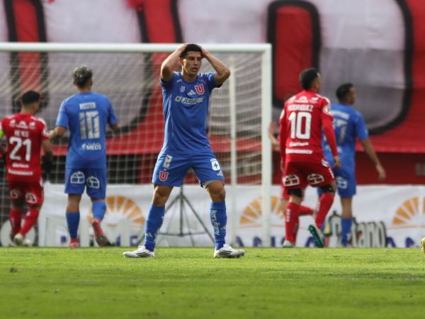 El estado de la cancha en Chillán causó polémica en el duelo entre Ñublense y la U