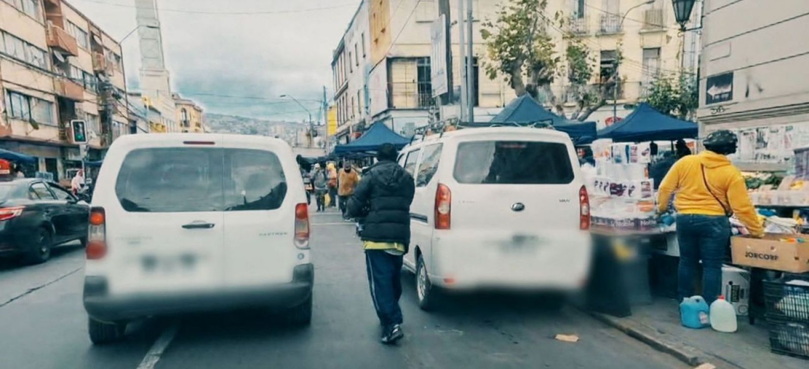 Comercio ambulante, la ley del más fuerte en la calle