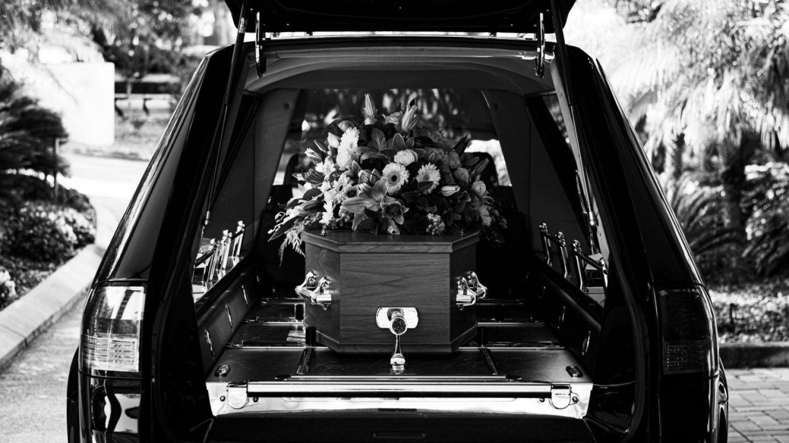 Pandilla irrumpe en velorio de alto riesgo de presunto rival para balear a familiares: 7 muertos