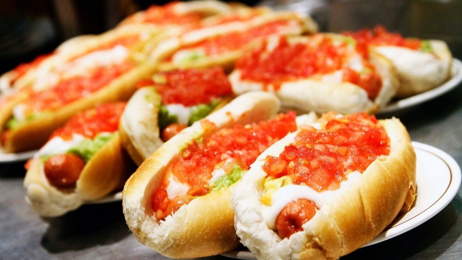 Completos sobre un plato